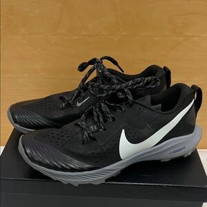 Nike Women’s Black and White Athletic Shoes